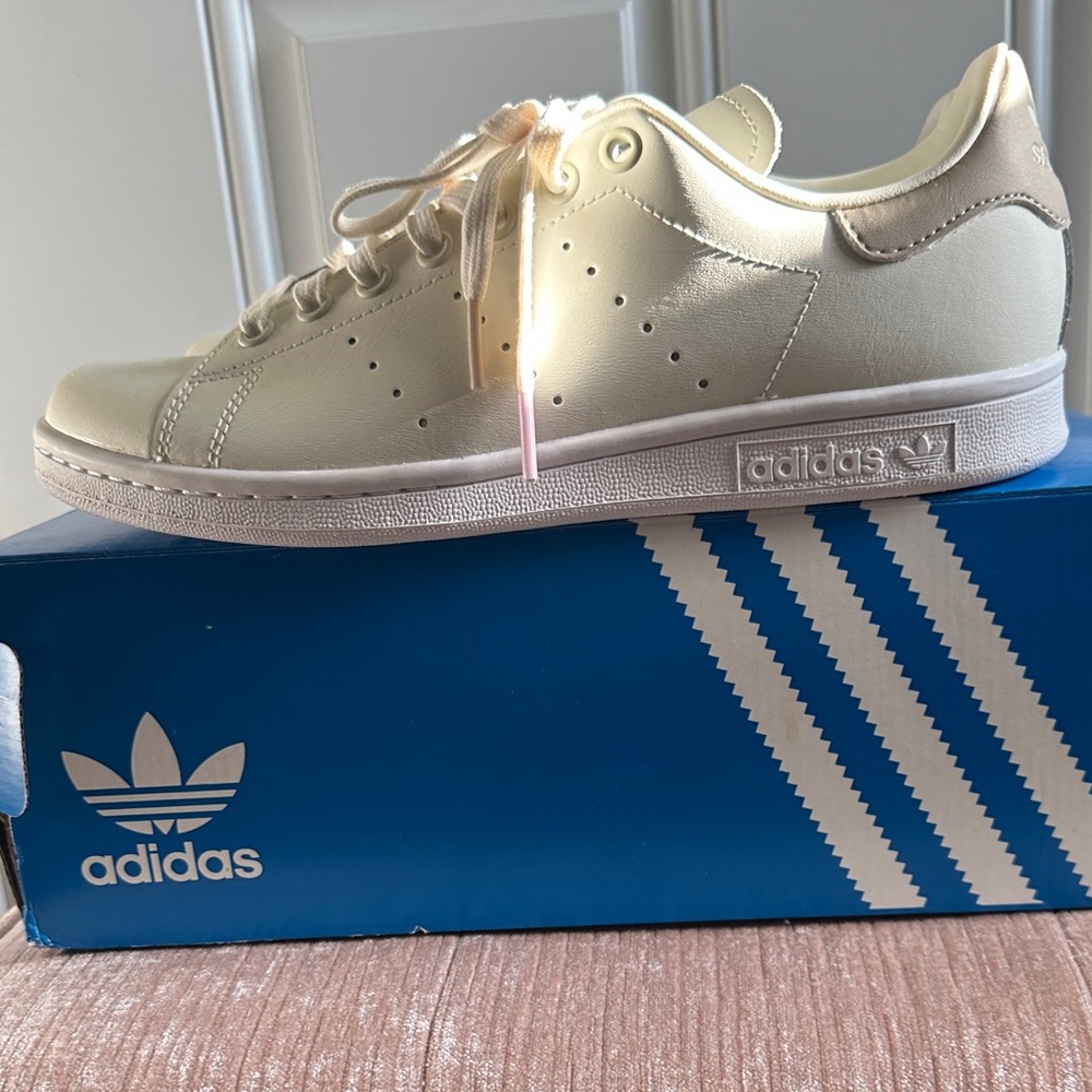 Stan Smith Adidas Sneakers - Cream and Pink - Picture 5 of 13